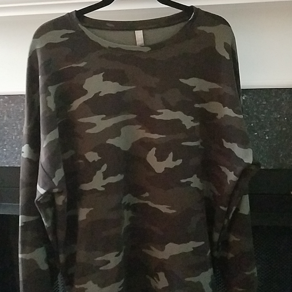 Athleta camo lightweight sweatshirt